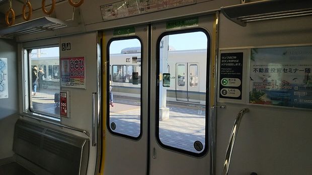 列車の扉のボタン.JPG