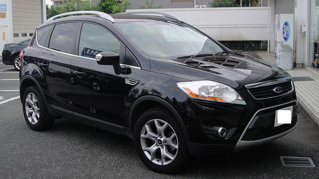800px-Ford_Kuga_front_Tx-re.jpg