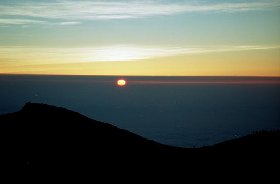 200008_富士山頂の日の出.jpg