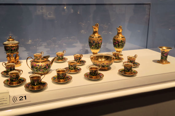金地花文ティーセット_／_ウィーン窯・帝国磁器製作所_アントン・デーリング_イグナーツ・ヴィルトマンン.JPG