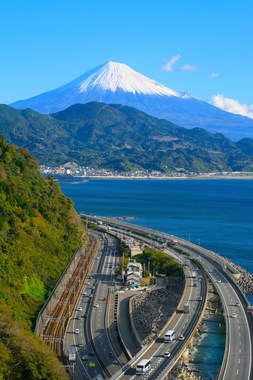 東名高速と富士山.jpg