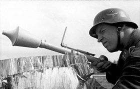 280px-Bundesarchiv_Bild_101I-672-7634-13__Russland__Luftwaffensoldat_mit_Panzerabwehrwaffe.jpg