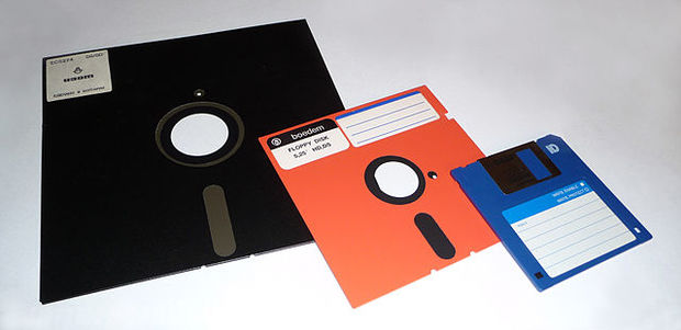 640px-Floppy_disk_2009_G1.jpg