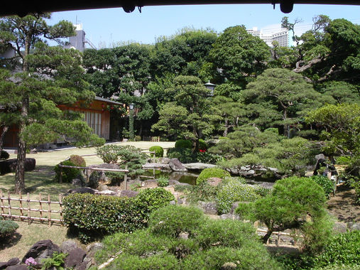 料亭花月の庭.JPG