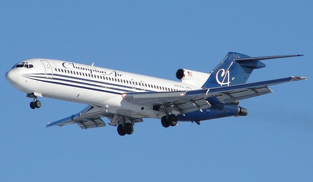 Boeing_727-200_(Champion_Air)_short_final_MSP_(385585524).jpg