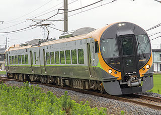 JR_shikoku_8600_series_EMU_8602_8752_kanonji.jpg