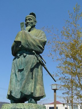 Kibi-no-Makibi_statue.jpg