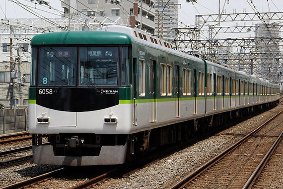 Keihan_Electric_Railway_-_Series_6000_-_01.JPG