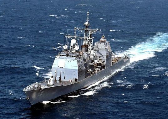 560px-USS_Yorktown_(CG-48)_2002.jpg