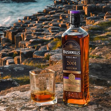 A-bottle-of-the-Bushmills-2001-Feuillette-Cask-the-Giants-Causeway.jpg