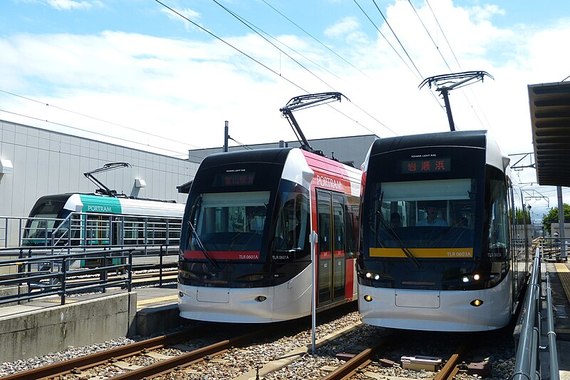 Toyama_Light_Rail_TLR0605-0601-0603.jpg