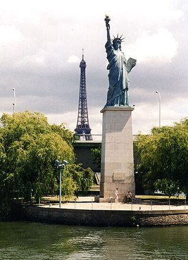 The_small_Statue_of_Liberty_on_the_river_Seine_in_Paris__June_2002.jpg