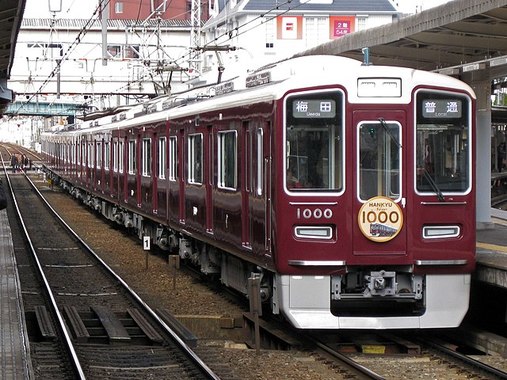 Hankyu_1000F_at_Juso.jpg