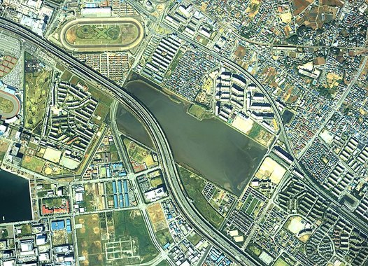 800px-Yatsu-Higata_mudflat_Aerial_photograph.1989.jpg