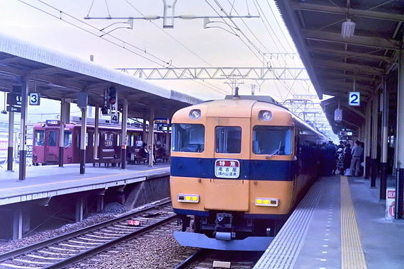 Kintetsu_12400_湯の山特急.JPG