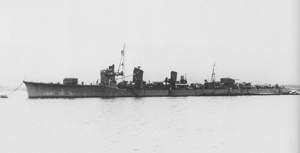 Japanese_destroyer_Tanikaze_at_anchor_in_April_1941.jpg