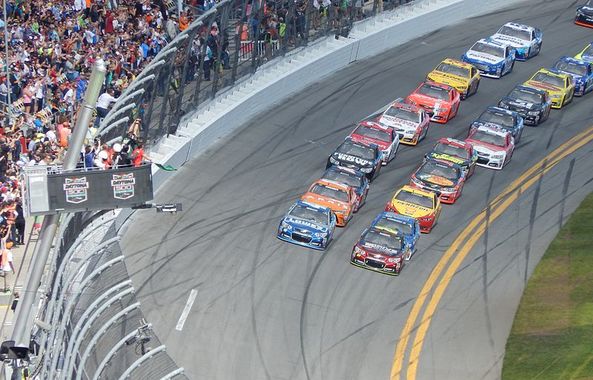 NASCAR_Green_flag_at_Daytona.JPG