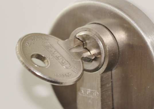 door-lock-407427_1920.jpg