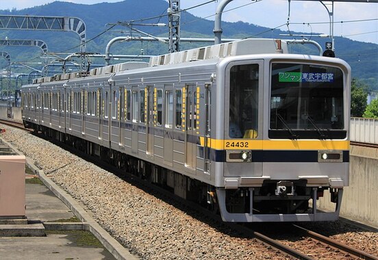 Tobu_railway_24432_Tochigi_station_20200620.jpg