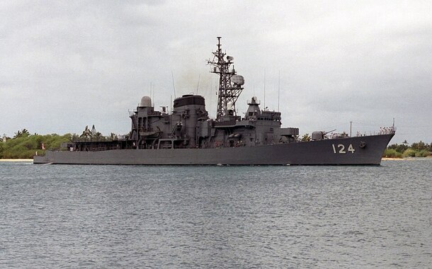 JDS_Mineyuki_(DD-124)_at_Pearl_Harbor.jpg