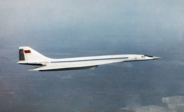 Tu-144_passenger_airliner.jpg