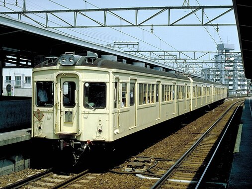 Tobu_7800_Hikifune_Station.jpg