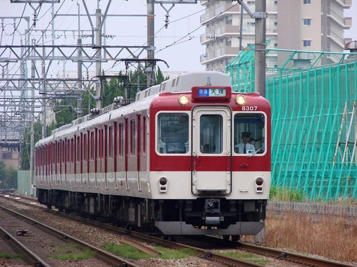 Kintetsu_8400_Tenri.jpg