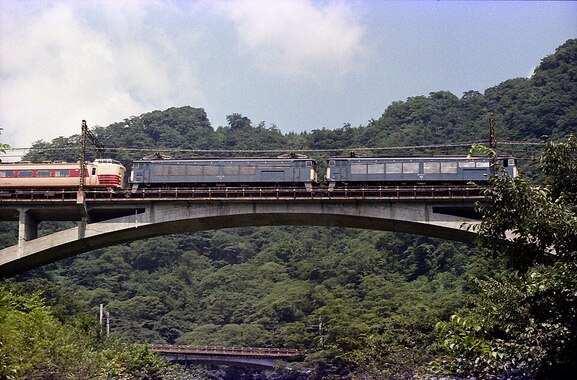 Shin'etsu_Main_Line-YokoKaru-1978-01.jpg