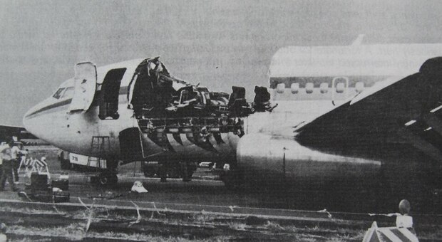 Aloha_Airlines_Flight_243_fuselage_left_side.jpeg