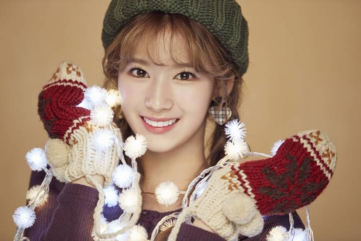 K-pop-Twice-women-Asian-singer-Christmas-warm-colors-Twice-Sana-1435829.jpg