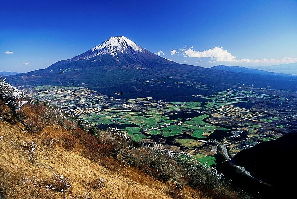 1024px-Fujisan_from_kenashiyama_01_1994_11_27.jpg