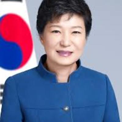 Park_Geun-hye_presidential_portrait.jpg