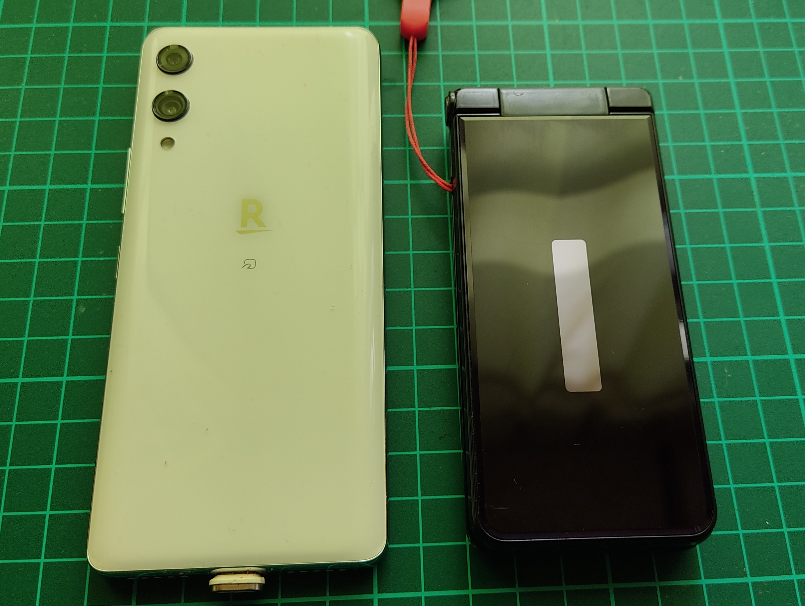 タイガ用 スマホ2台 タイガ用 スマホ2台（端末2台を並列配置できるスマホスタンド