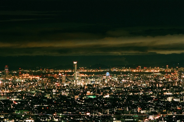 2022.10.10_OM2-N__200mmf4.5_大阪夜景　１.jpg