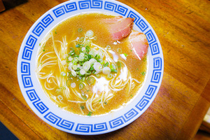 マルタイ棒ラーメン屋台とんこつ味__じょうゆスープ・背油にんにく.jpg