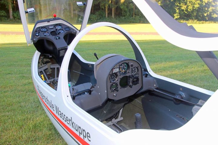 21B-005-Cockpit-003-960x640.jpg