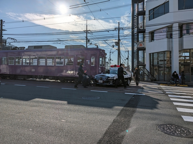 パトカーと嵐電の交通事故002.jpg