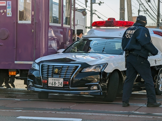 パトカーと嵐電の交通事故003.jpg