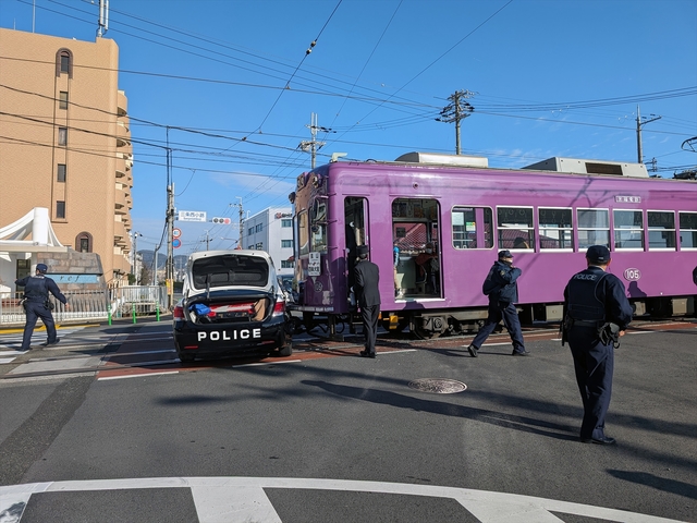 パトカーと嵐電の交通事故006.jpg