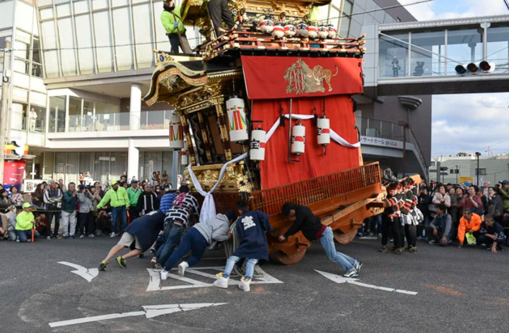 山鉾の方向転換知立市知立まつり.PNG