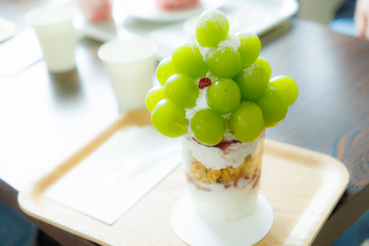 農園カフェ湯郷_シャインマスカットパフェ.jpg