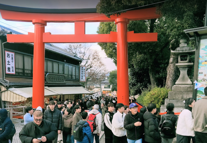 伏見稲荷人混み.PNG
