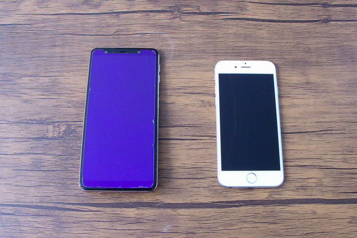 ▲Galaxy A8（Android）とiPhone 6