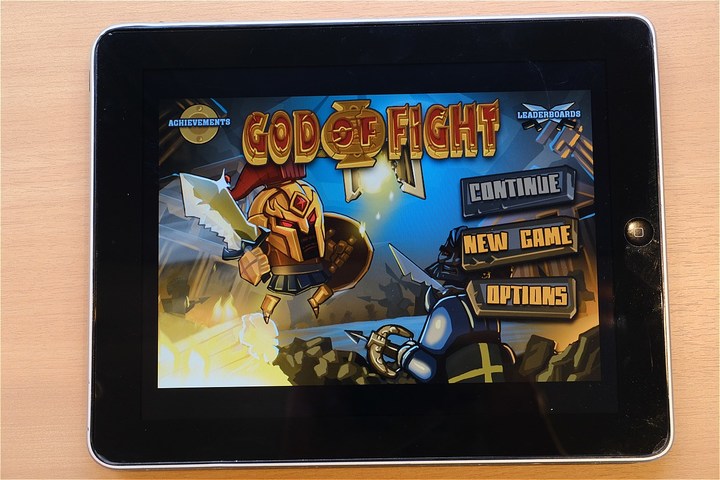 インストールできた「GOD OF FIGHT」がこちら。なんとiOS3.0から対応