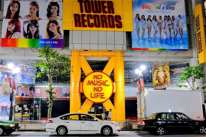 渋谷で大型店舗を守るタワーレコード
