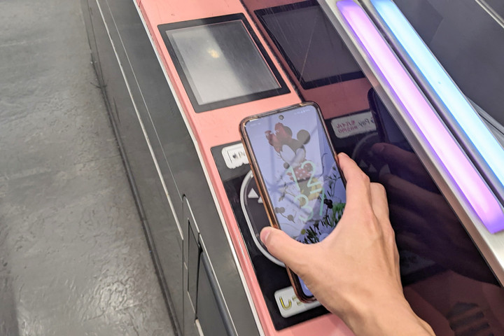 モバイルSuicaで改札を通る