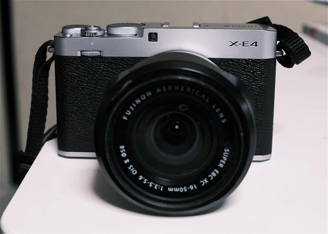 富士フイルム X-E4は高騰したカメラの代表格。現行品時代は9万円台で売られていたが、一時期は中古品が20万円近くした