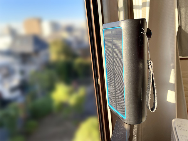 太陽光で充電しているところ