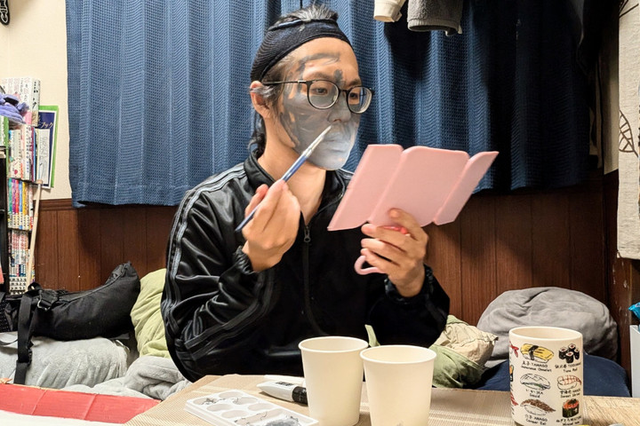 顔を塗る