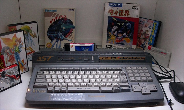 国内外の各社が参入した「MSX」規格。松下電器産業（現パナソニック）のFS-A1GTはMSX最後の機種と言われる。買取価格は8万円（Photo by  [https://www.flickr.com/photos/telemax/5486995666 Tilemahos Efthimiadis]）